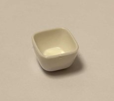 画像1: ミニチュア食器　角小鉢白　プラスチック (1)